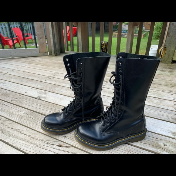 Dr. Martens combat boots 🖤🖤🖤 - Picture 1 of 6